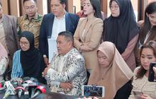 VIDEO: Isak Tangis Keluarga Polisi Ditembak TNI: Sembilan Hari Sudah Lewat Siapa Bunuh Adik Saya?