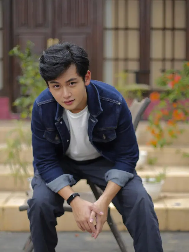 Gaya Randy Martin Saat Menggunakan Denim. (Sumber: Instagram/randymartinnn)