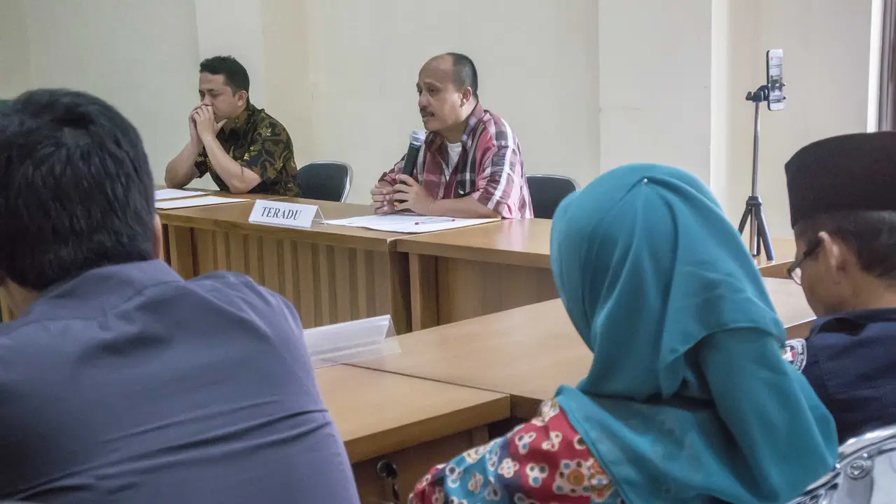 Ketua Panwaslu Garut nonaktif Heri Hasan Basri menjalani sidang DKPP