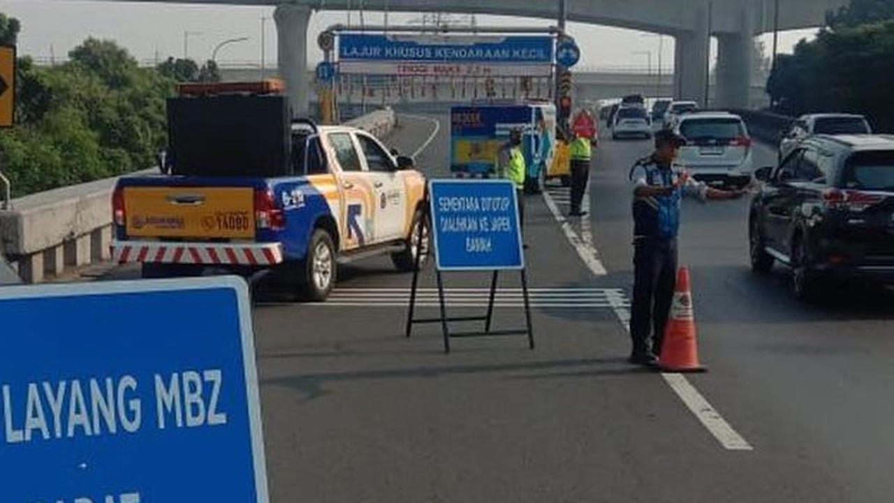 Viral Truk Tangki Muatan Gas Kecelakaan di Tol Cikampek, Petugas Turun Tangan