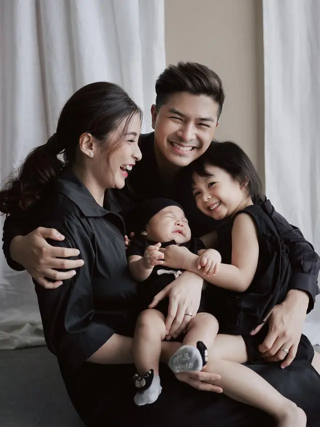 Pemotretan Keluarga Chelsea Olivia dan Glenn Alinskie