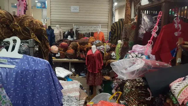Muncul Aturan Soal Pakaian Adat Sebagai Seragam, Bagaimana Tren Pembeliannya Pusat Perbelanjaan Jakarta?