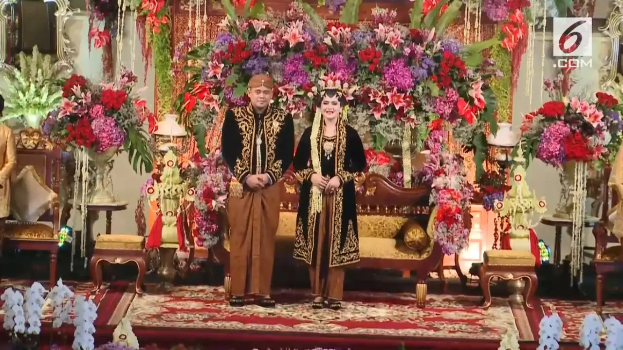 Kahiyang Ayu dan Bobby Nasution usai menjalani prosesi akad nikah. (Liputan6.com)