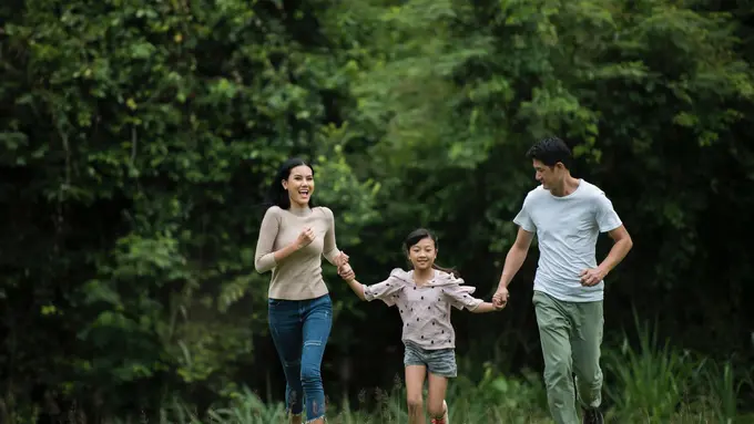 Belajar Hadir, Bukan Selalu Menyelesaikan: Cara Menjadi Tempat Aman bagi Anak [Dok/freepik.com]