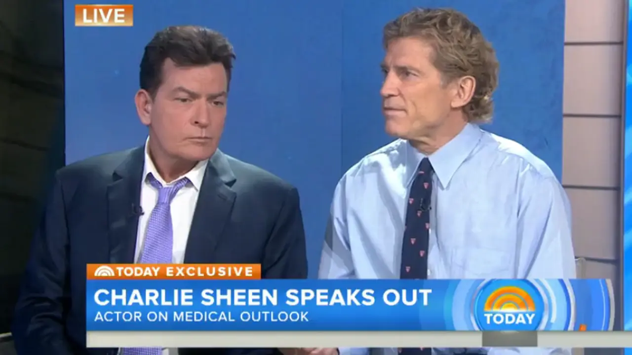 Charlie Sheen didampingi dokter yang merawatnya Robert Huizenga.