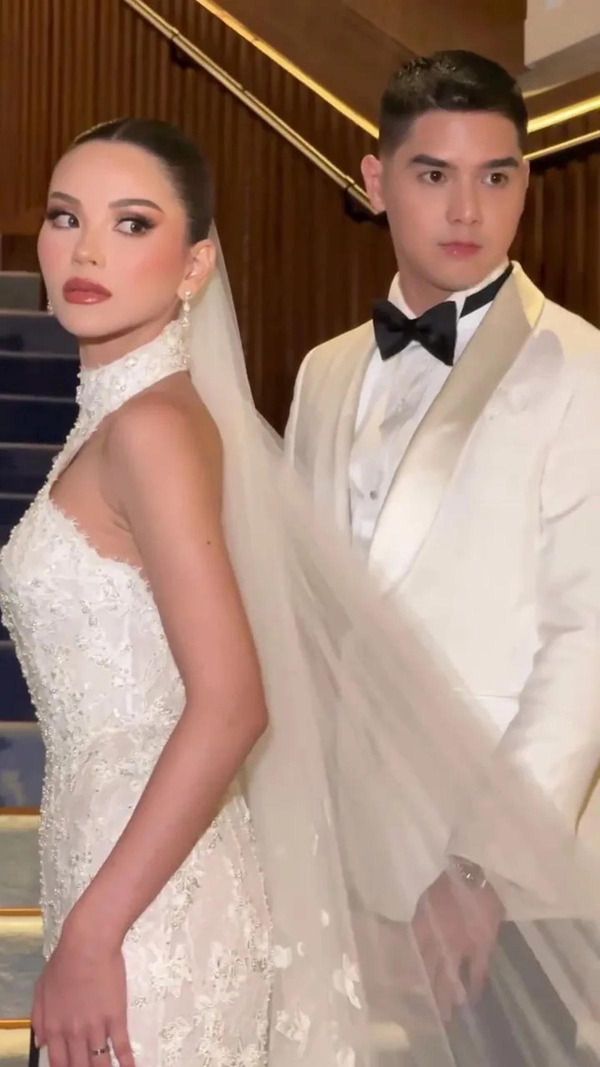 9 Potret Detail Dress Alyssa Daguise di Intimate Dinner Pernikahan dengan Al Ghazali