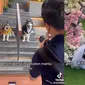Pertunangan dua ekor anjing bernama Jojo dan Luna viral di TikTok. Berhasil bikin warganet iri. (Sumber: TikTok @6j.family)