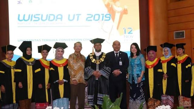 Bintangbola - 13 TKI di Singapura Lulus S1 Universitas Terbuka