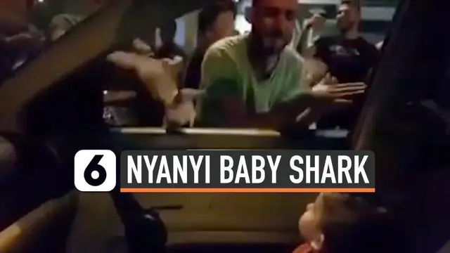Sejumlah demonstran di Libanon menyanyikan lagu 'Baby Shark' saat demo tengah berlangsung. Ternyata, aksi ini dilakukan untuk menghibur seorang balita yang kesal karena terjebak di kerumunan demonstrasi.