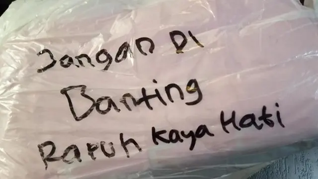 6 Imbauan Kreatif Agar Barang Tidak Dibanting Ini Kocak Banget