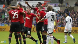 Pemain Manchester United merayakan gol kedua Striker Danny Welbeck, di Stadion Libert, pada 17 Agustus 2013. (AFP/Ian Kington): (AFP/Ian Kington)