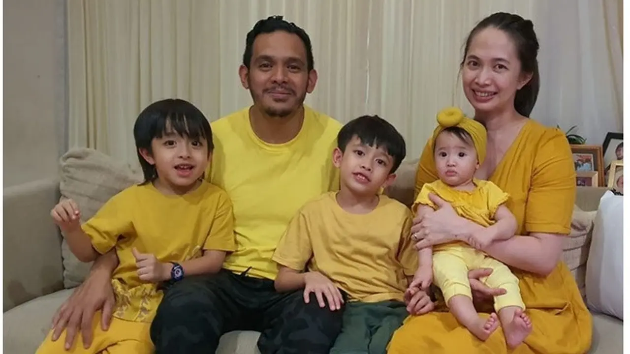 6 Potret Verlita Evelyn 'Cinta Fitri' dan Keluarga, Selalu Harmonis