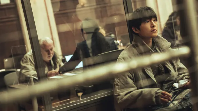 Song Joong Ki dalam "My Name is Loh Kiwan". [Foto: Netflix]