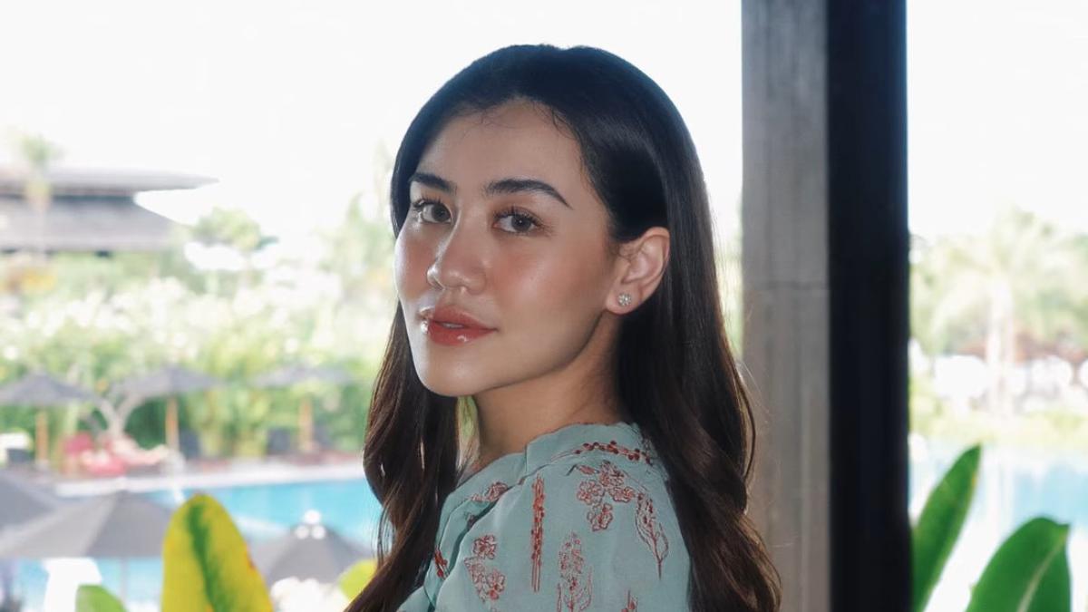 Gaya Aaliyah Massaid Liburan ke Bali Kenakan Dress Rp4 Jutaan hingga Santai Tank Topan