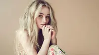 Sabrina Carpenter mengenakan gaun rancangan desainer Indonesia Diana M Putri untuk pemotretan TMRW Magazine. (dok. Instagram @dianamputri/https://www.instagram.com/p/C1vjWKzLDF_/)