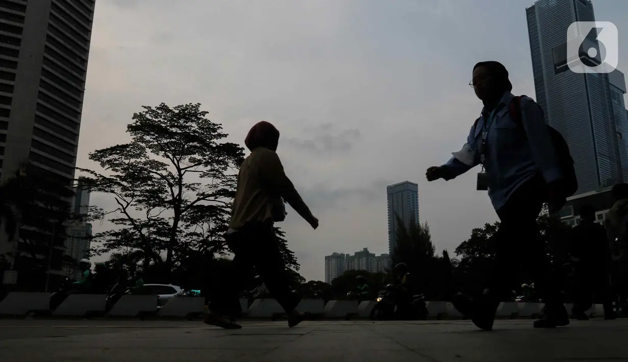 Pemrov DKI Jakarta menetapkan Upah Minimum Provinsi (UMP) DKI Jakarta 2024 sebesar Rp 5.067.38 (Liputan6.com/Herman Zakharia)