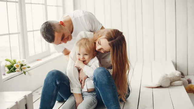 4 Gaya Parenting yang Dipercaya Bisa Meningkatkan Kecerdasan Anak (photo by freepik.com)