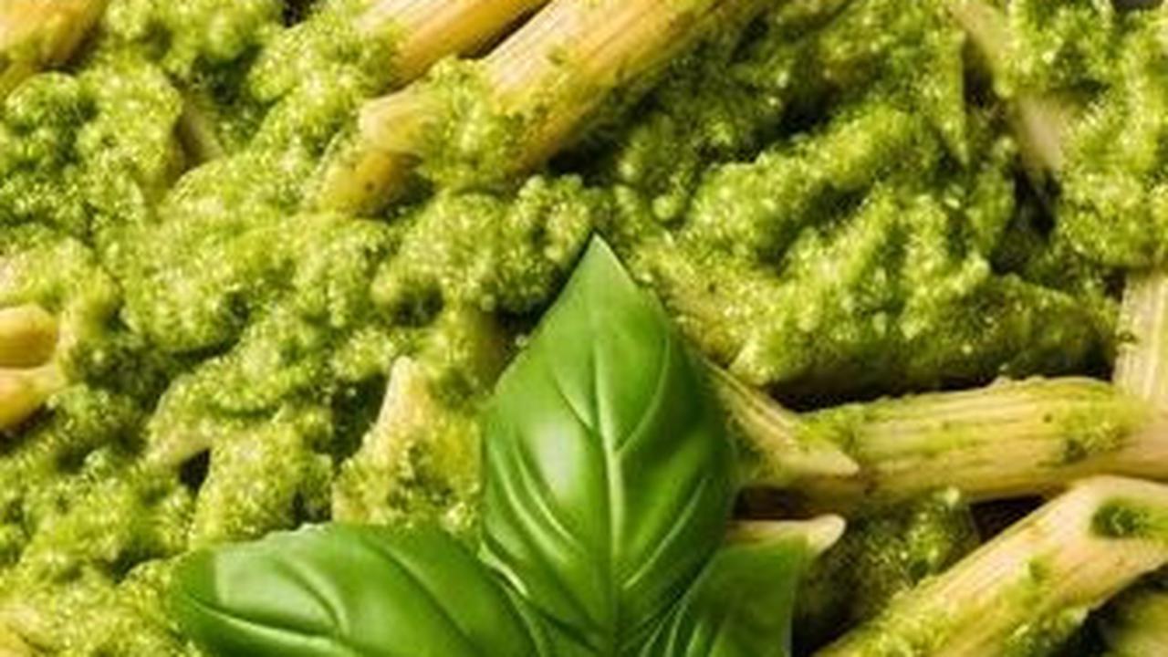 Cobalah variasi pesto yang berbeda untuk menemukan rasa yang paling Anda sukai, dan nikmati hidangan Italia yang autentik dan lezat di rumah Anda.
