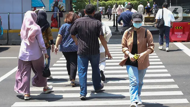 Cuaca panas kembali menyengat wilayah Jakarta dan sekitarnya