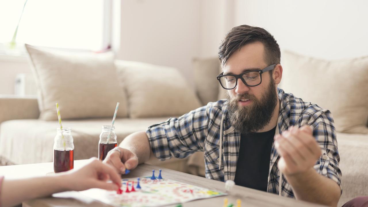 Ilustrasi Main Ular tangga