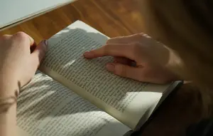 Di Era Doom Scrolling, Membaca Buku Jadi Cara untuk Berhenti Sejenak dan Berefleksi