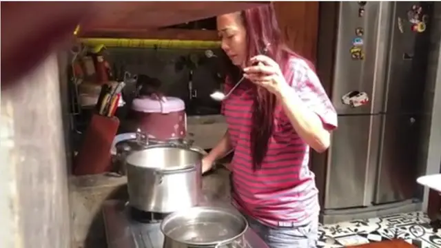 Potret 5 seleb yang masak untuk suami