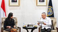 Menteri Pariwisata Widiyanti Putri Wardhana bertemu dengan Menteri Perhubungan Dudy Purwagandhi membahas rute penerbangan baru di titik pariwisata. (Dok Kemenhub)