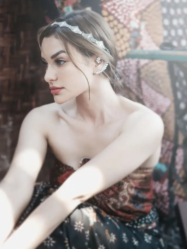 6 Pesona Nora Alexandra Berbalut Kain Batik Ini Jadi Sorotan