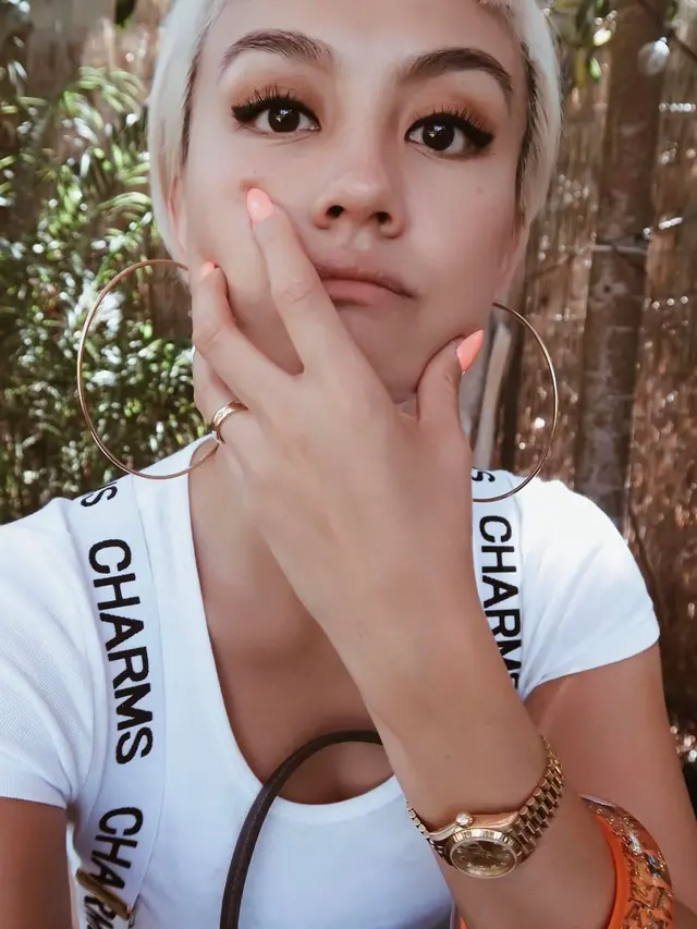 [Bintang] Jadi Brand Ambassador Brand Makeup Ternama, Ternyata Agnez Mo Lebih Kece dengan Dandanan Ini