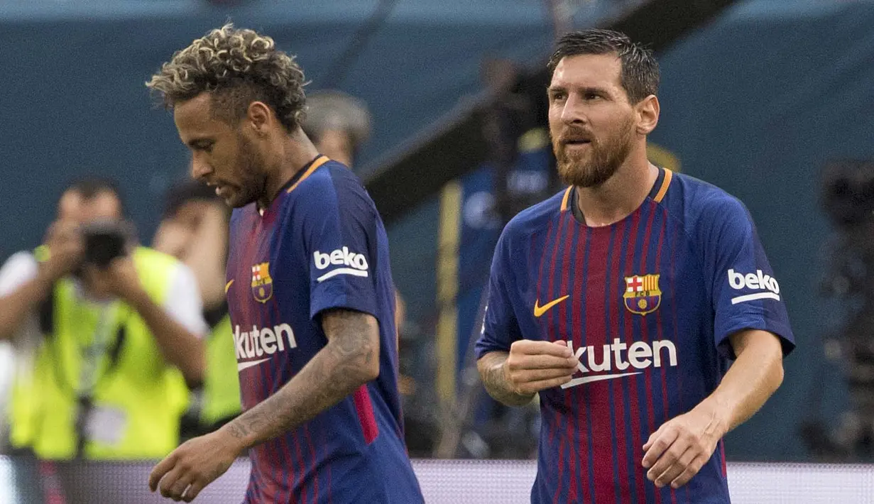 Neymar (kiri) saat ini telah tampil sebanyak 108 kali dan mencetak 105 gol untuk Barcelona. Neymar disarankan untuk pindah jika tidak mau berada pada bayang-bayang Messi.  (AFP/Don Emmert)