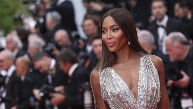 Naomi Campbell Tampil Mempesona Berbalut Gaun Berpayet di Festival Film Cannes 2023