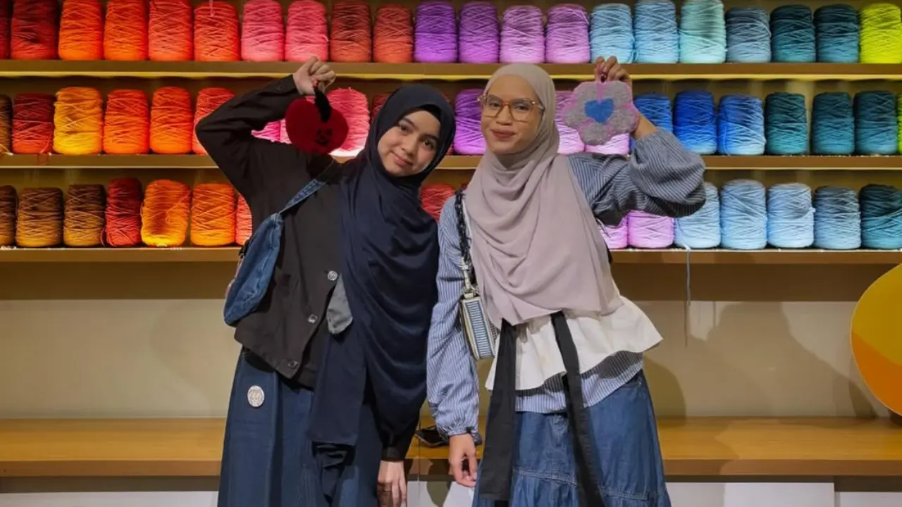 Sienna Putri Marshanda dengan Ibu Sambungnya (Foto: Instagram @nesyanabila)