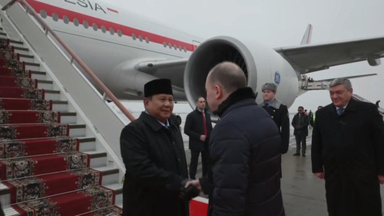 Disambut Hujan, Prabowo Mendarat di Rusia untuk Bertemu Putin