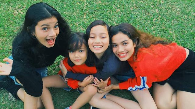 6 Potret Kompak Ratu Sofya 'Dari Jendela SMP' dan Kakaknya, Bak Anak Kembar