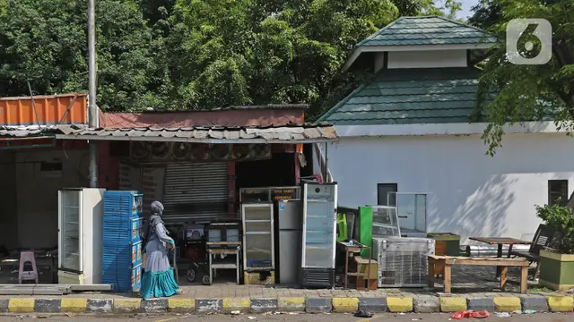 Suasana Rest Area Km 50 Tol Japek yang Resmi DItutup Permanen