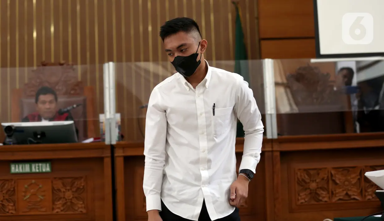 Usai dituntut, jaksa meminta kepada majelis hakim agar Mario tetap ditahan sesuai ketentuan. (Liputan6.com/Johan Tallo)