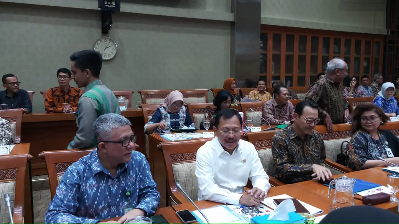 Menkes Terawan bertemu dengan Komisi IX DPR RI didampingi Sekjen Kemenkes Oscar Primadi serta Dirut BPJS Kesehatan Fachmi Idris,  Kepala BPOM Penny K. Lukito, Kepala BKKBN Hasto Wardoyo. (Foto: Fitri Haryanti/Liputan6.com)