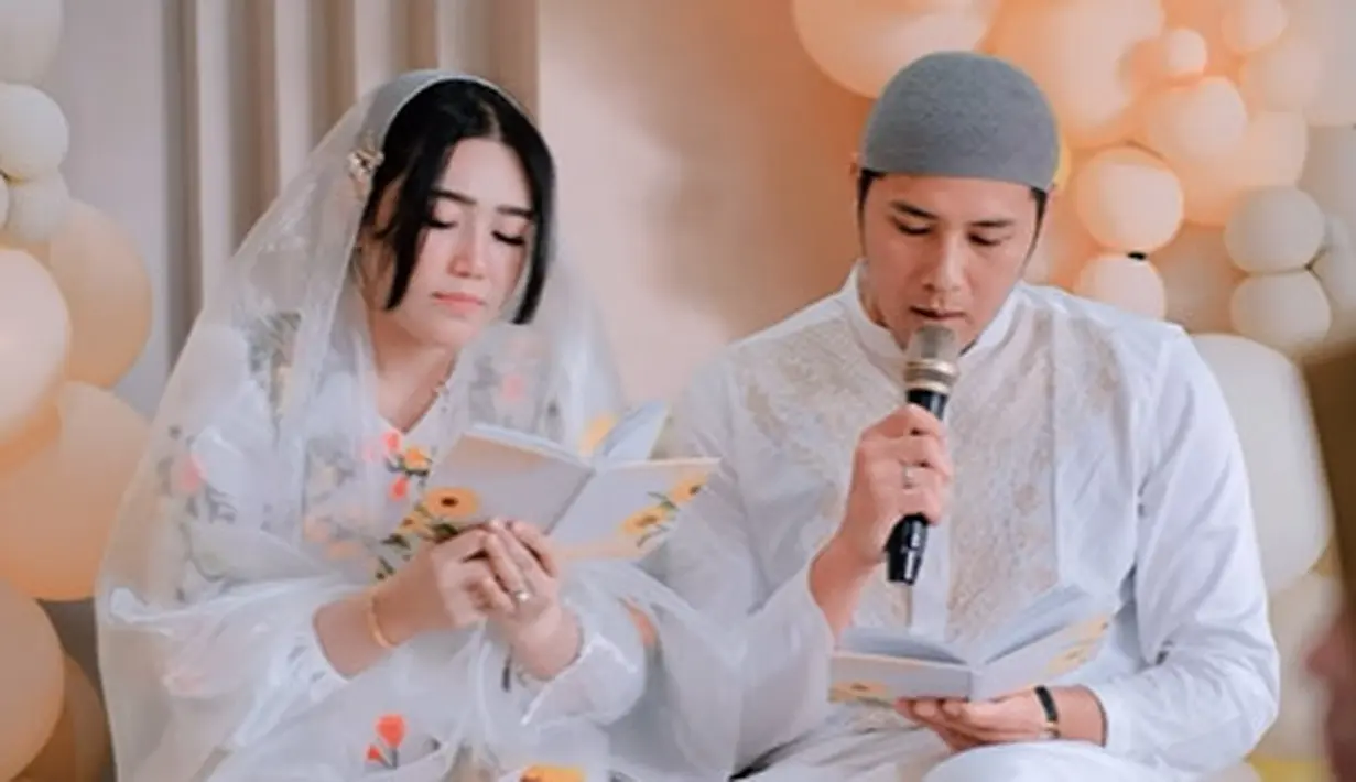 Selama masa kehamilan, Via Vallen tetap cantik menawan dengan gaya khasnya. Termasuk saat di acara 4 bulanan anak pertamanya. [@viavallen]