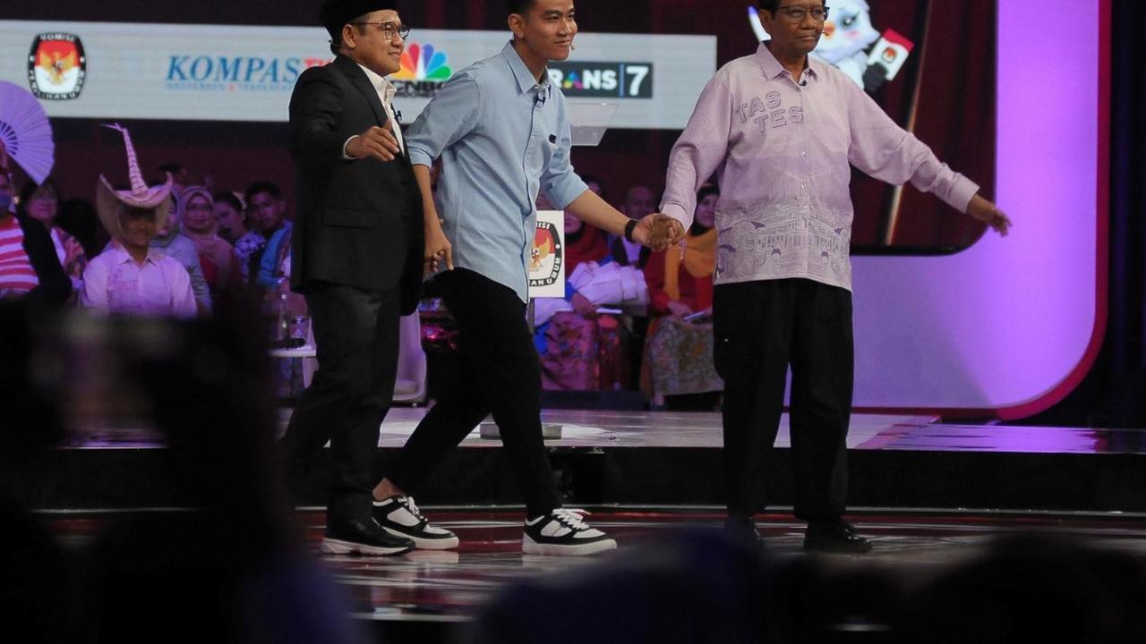 Suasana panggung debat cawapres 2024 sempat diwarnai saling singgung  bahkan sampai memanas karena pertanyaan-pertanyaan menjebak yang dilontarkan dari masing-masing peserta cawapres.<br>