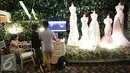 Sejumlah gaun pernikahan ditampilkan dalam Bridestory Fair di Gandaria City, Jakarta (18/3). Pameran menghadirkan 100 vendor pilihan dari Indonesia, Singapura, dan Filipina yang akan berlangsung hingga 20 Maret 2016. (Liputan6.com/Immanuel Antonius)