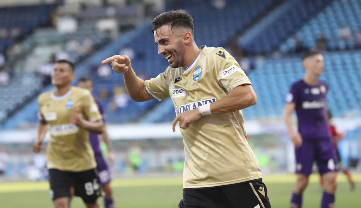 Gelandang SPAL,  Marco D'Alessandro berselebrasi usai mencetak gol ke gawang Fiorentina pada pertandingan lanjutan Liga Serie A Italia di stadion Paolo Mazza di Ferrara, Italia, Minggu (2/8/2020). Fiorentina menang telak 3-1 atas SPAL. (Filippo Rubin/Lapresse via AP)
