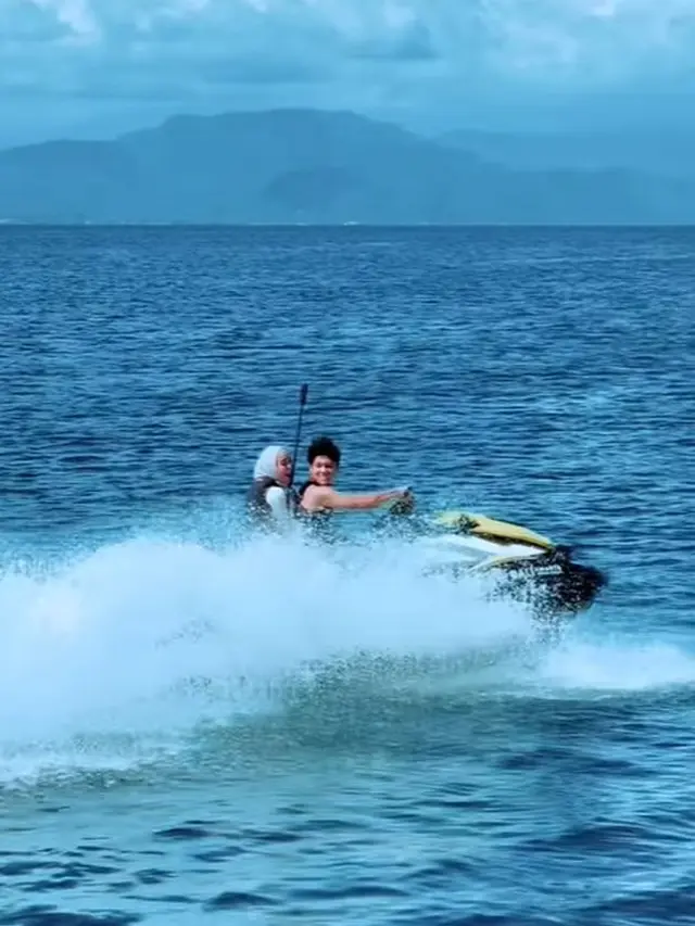 [Fimela] Naik Kapal Pesiar, Ini 6 Potret Liburan Lesti dan Rizky Billar di Lembongan Bali