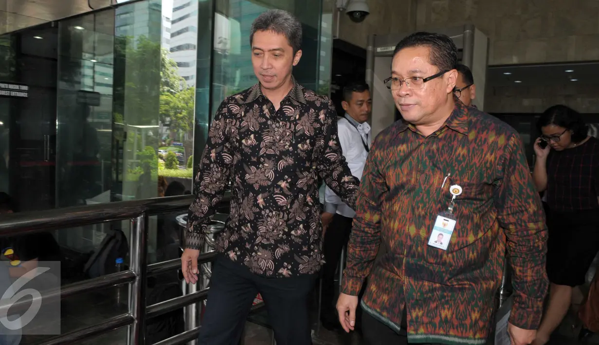 Rizal Affandi Lukman keluar dari Gedung KPK, Jakarta, Selasa (29/3/2016). Komitmen para pemimpin G 20 dalam pemberantasan korupsi yakni pelarangan pemberian visa kepada para koruptor di negara peserta G 20. (Liputan6.com/Helmi Afandi)