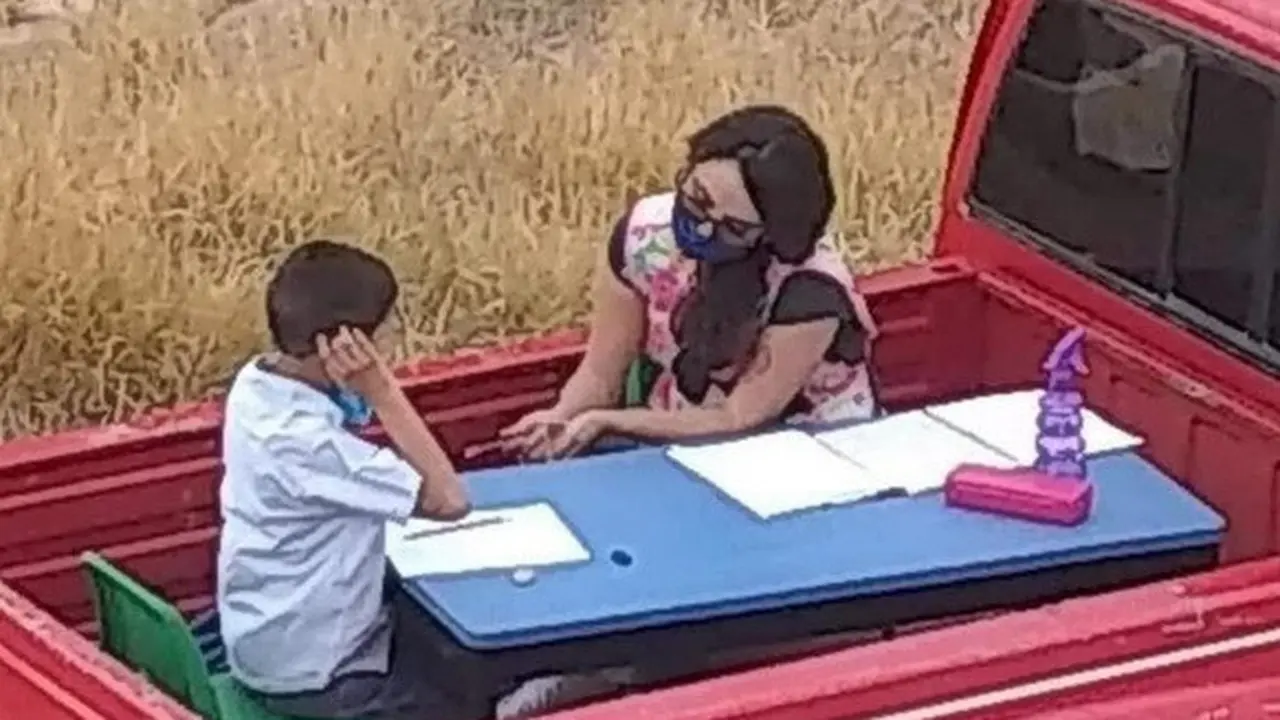 guru ubah mobil pickup jadi kelas berjalan