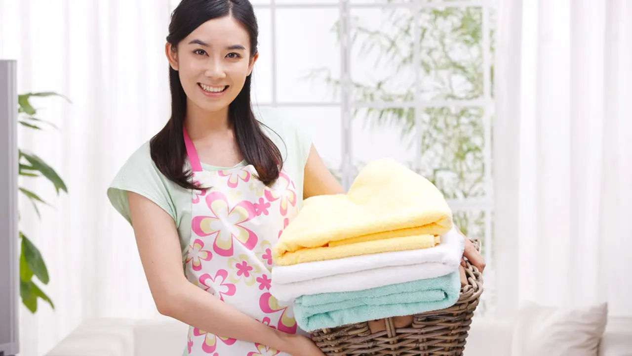Setia Menemani Keluarga Indonesia Selama 43 Tahun, Apa Sih yang Bikin Para Ibu Lebih Memilih Soklin Detergent?