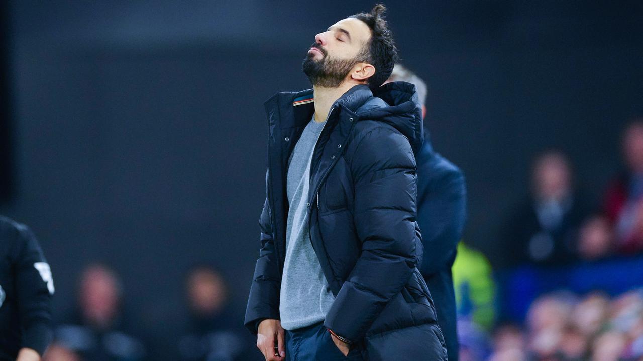 Foto: Ragam Ekspresi Ruben Amorim saat Menjalani Debut Bersama Manchester United, Sabar Coach