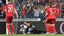 Di penghujung babak pertama, lagi-lagi Yann Sommer membuat penyelamatan. Kali ini ia mematahkan tendangan bebas yang dilepaskan Lorenzo Insigne. (Foto: AFP/Fabrice Coffrini)