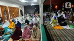 Umat islam melaksanakan Sholat Sunnah Tarawih pada malam pertama bulan Ramadhan 1444 Hijriah di Musala Nurul Fajri, Limo, Depok, Jawa Barat, Rabu (22/3/2023). (merdeka.com/Arie Basuki)