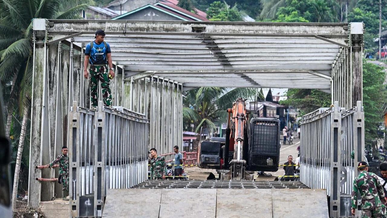FOTO: Jembatan Bailey di Jalan Lintas Tengah Aceh Hampir Rampung