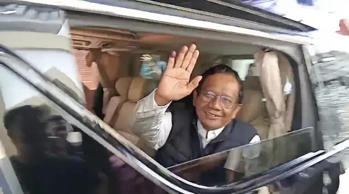 Mahfud MD Kritik Hakim Senyum Saat Harvey Moeis Peluk Sandra Dewi: Malah Ikut Cengar-cengir...